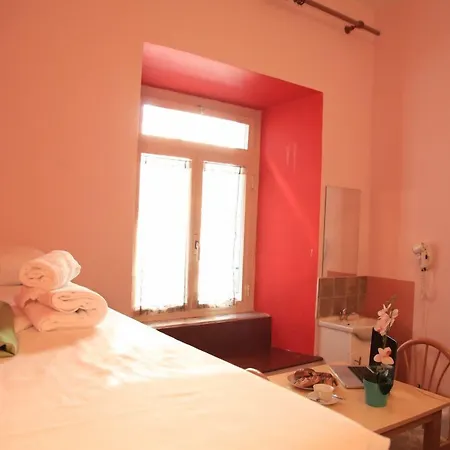 Nika Hostal *